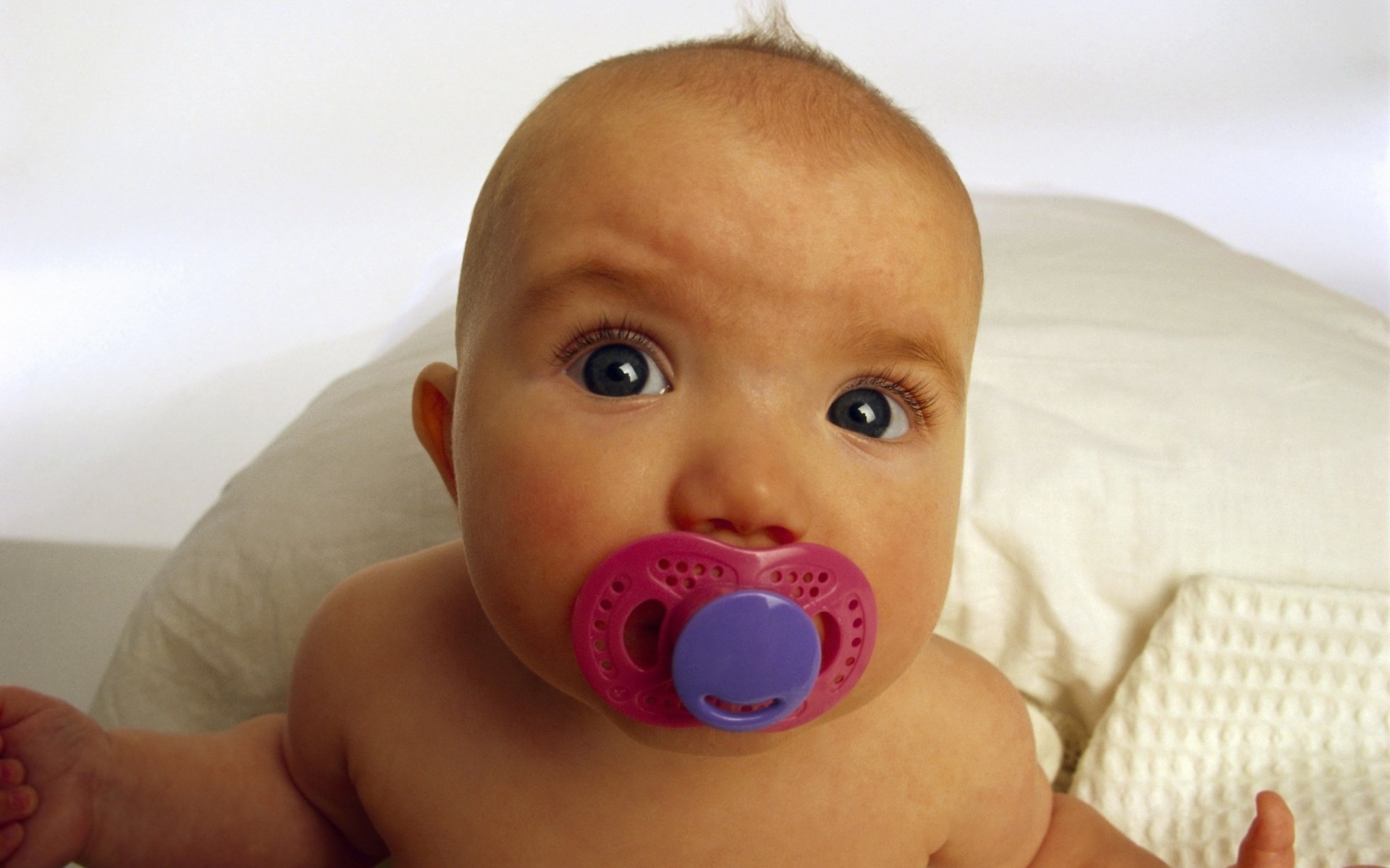 bulging eyes baby nipple portrait look eyes crumb surprise child egoza face