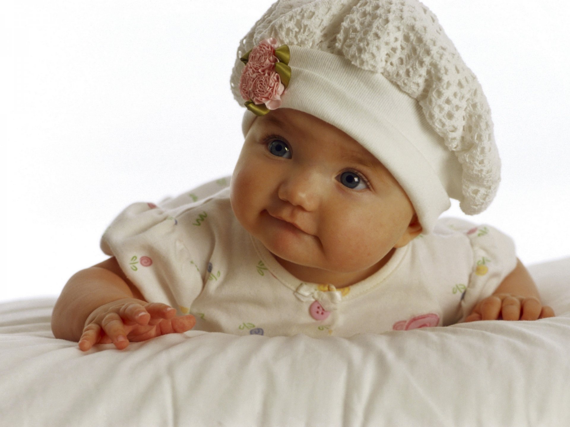baby attentive look cute look eyes girl hat headdress flower baby egoza fidget face portrait