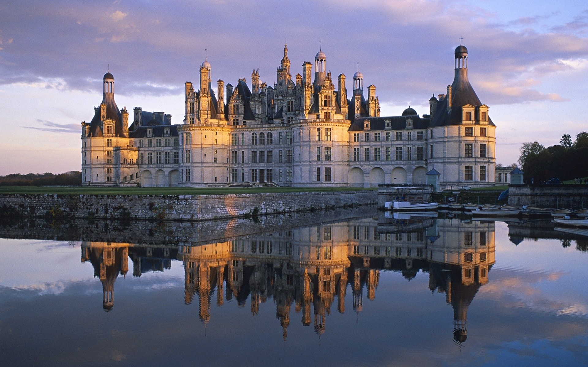 qatar airways castle grey water town