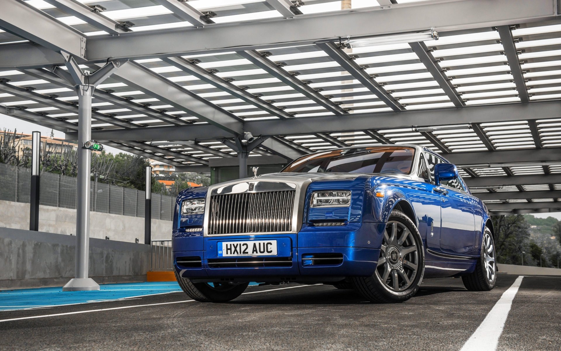 rolls royce phantom car blue front wheel body suite