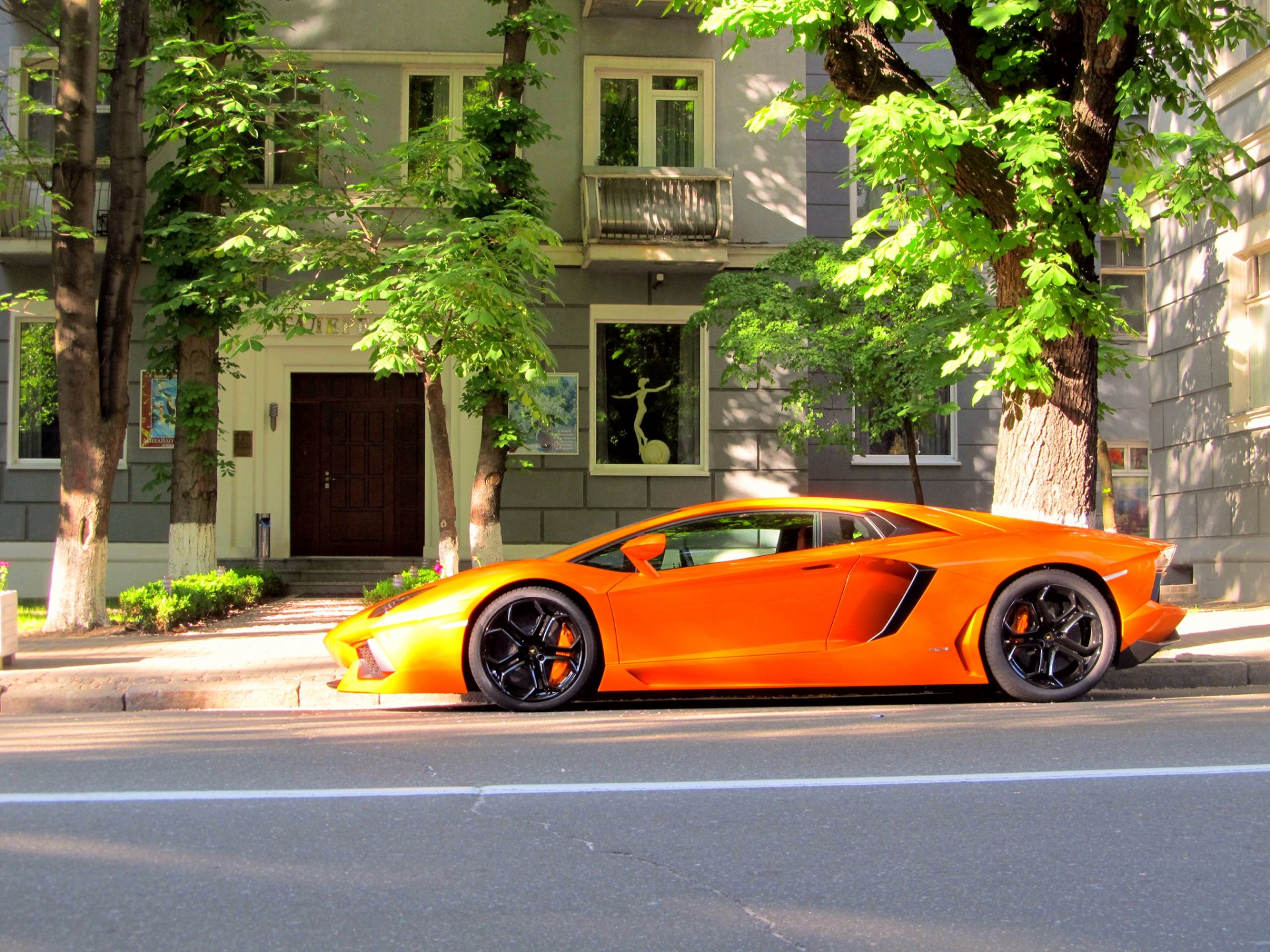 lamborghini aventador lp700-4 orange kiev lamborghini aventador profile street