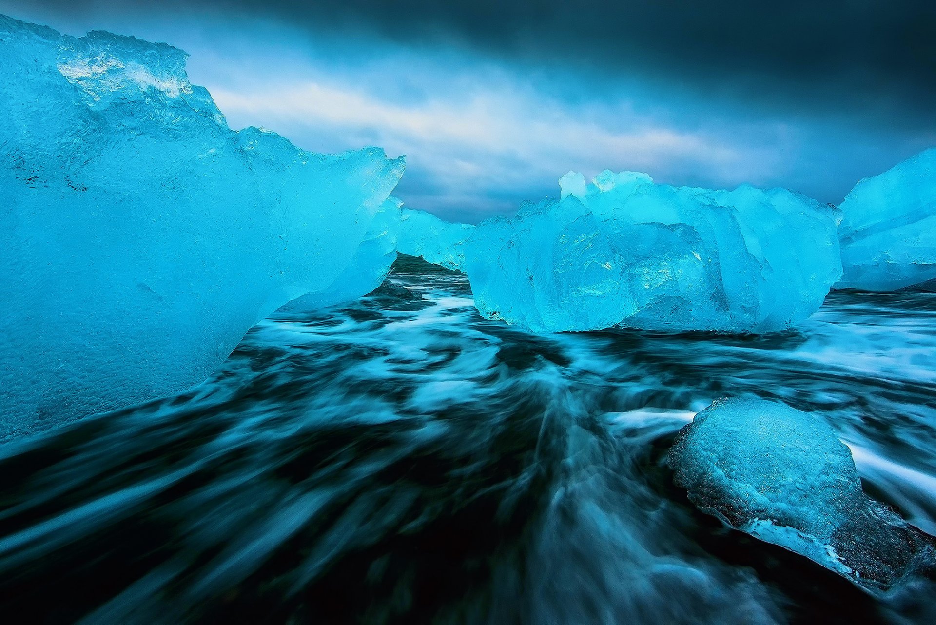 nature sea extract dark water