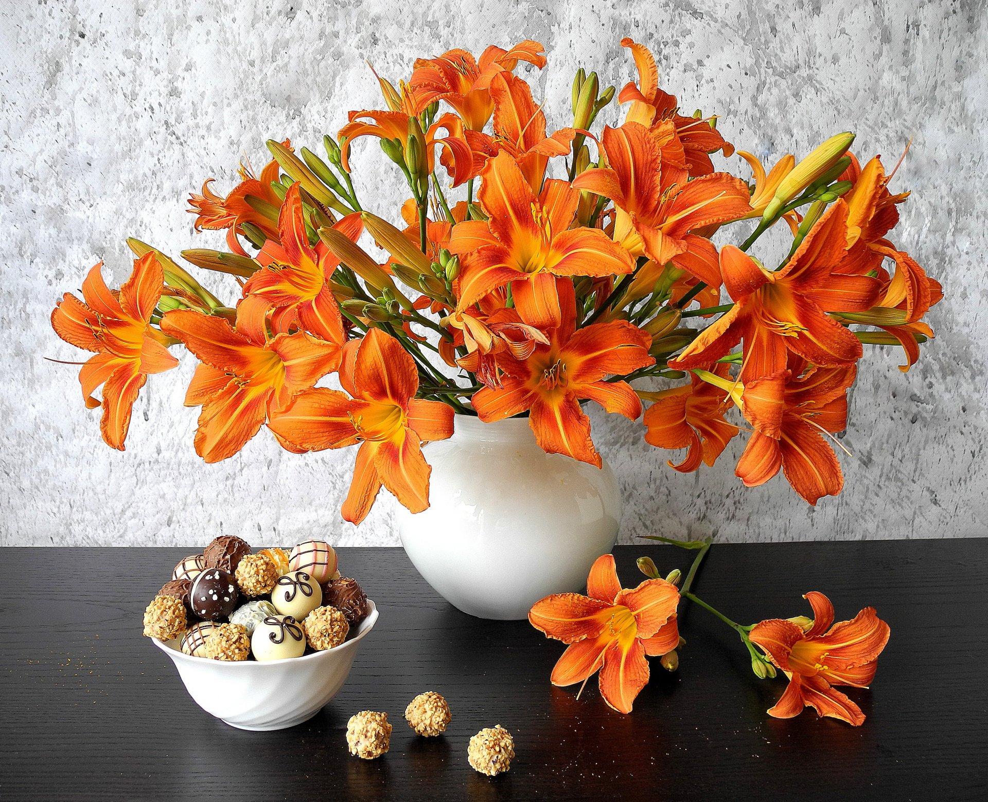 till life vase bouquet lilies petals cookie