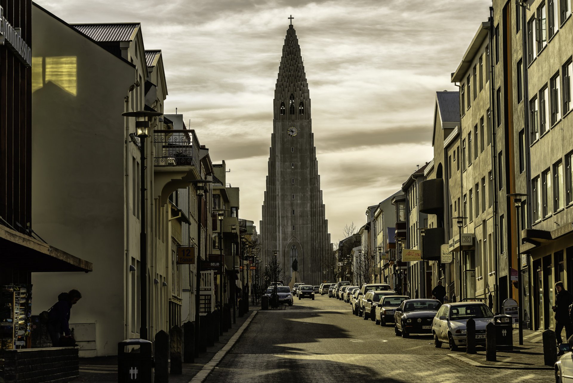 hallgrímskirkja church reykjavik iceland hallgrimskirkja church street buildings machinery car