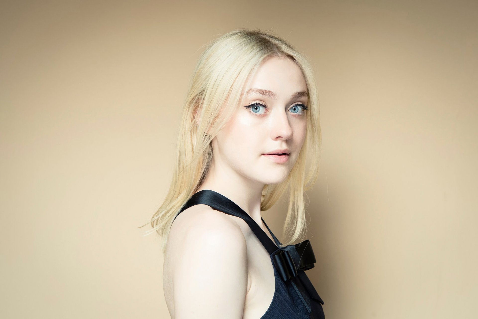dakota fanning photoshoot for the film night traffic night moves venice film festival