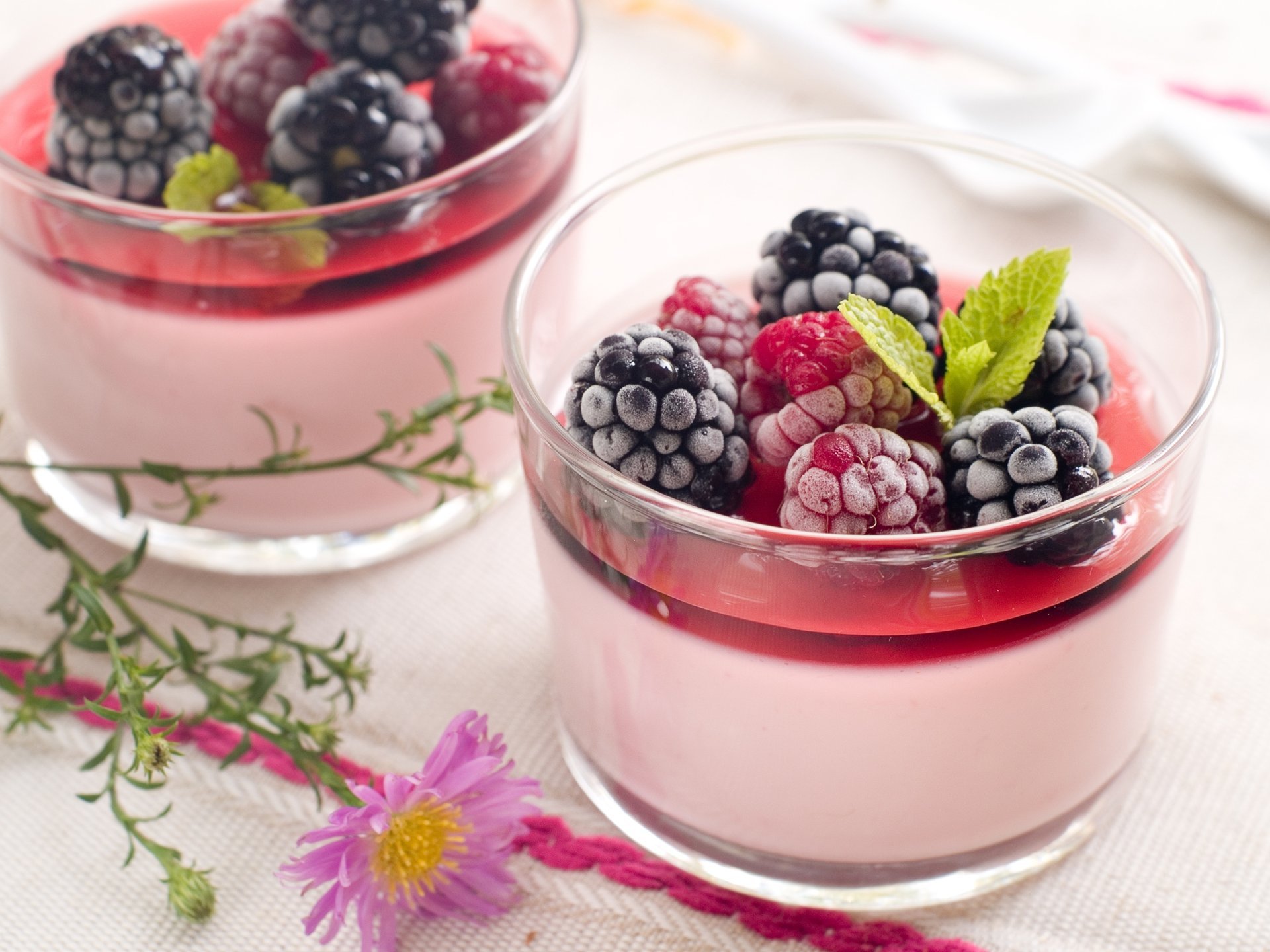 leaf berries mugs raspberry food blueberries glasse