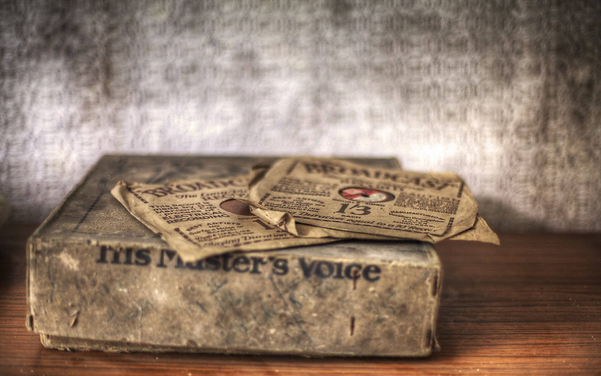 of the plate music close up