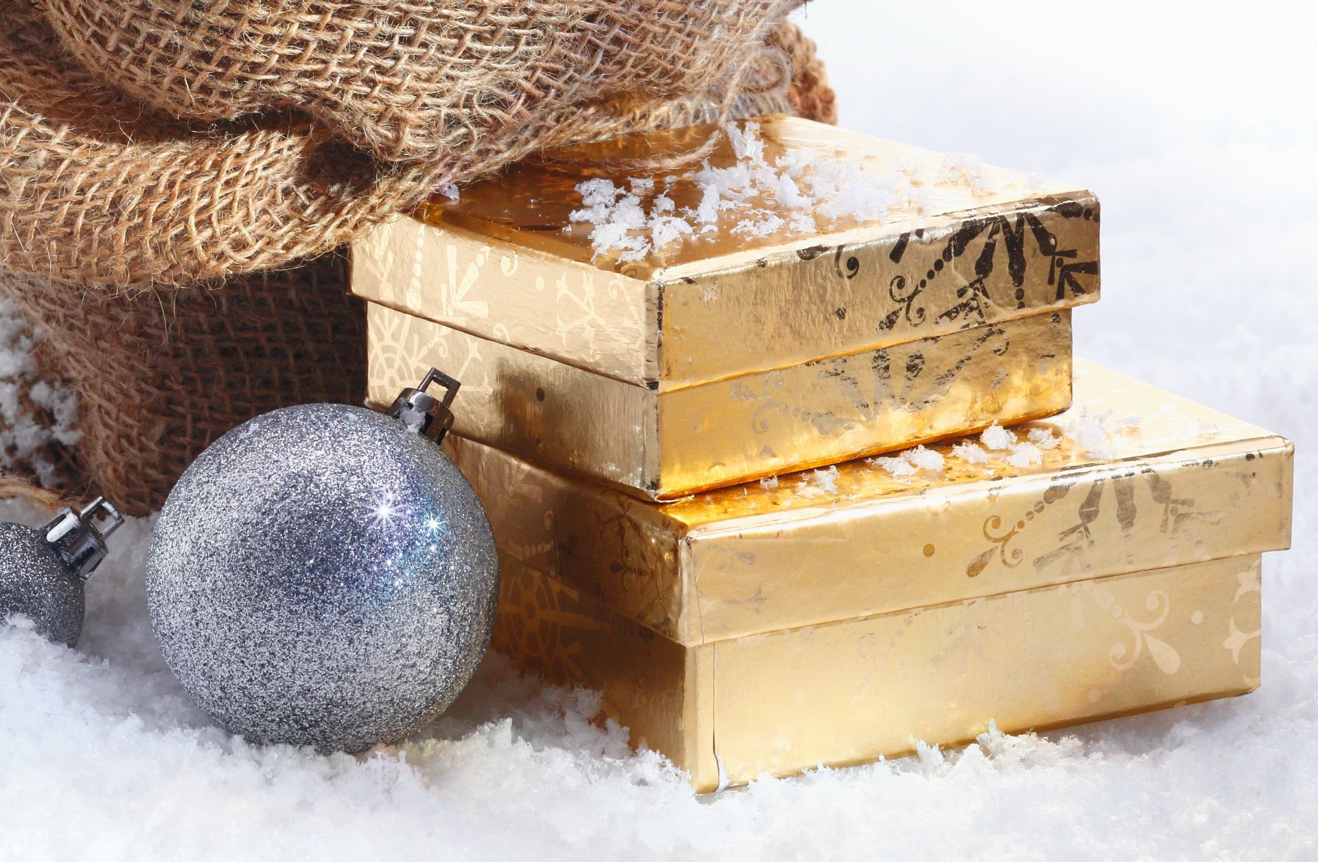 balls silver balls christmas toys christmas tree decorations boxes gifts gold snow new year christma