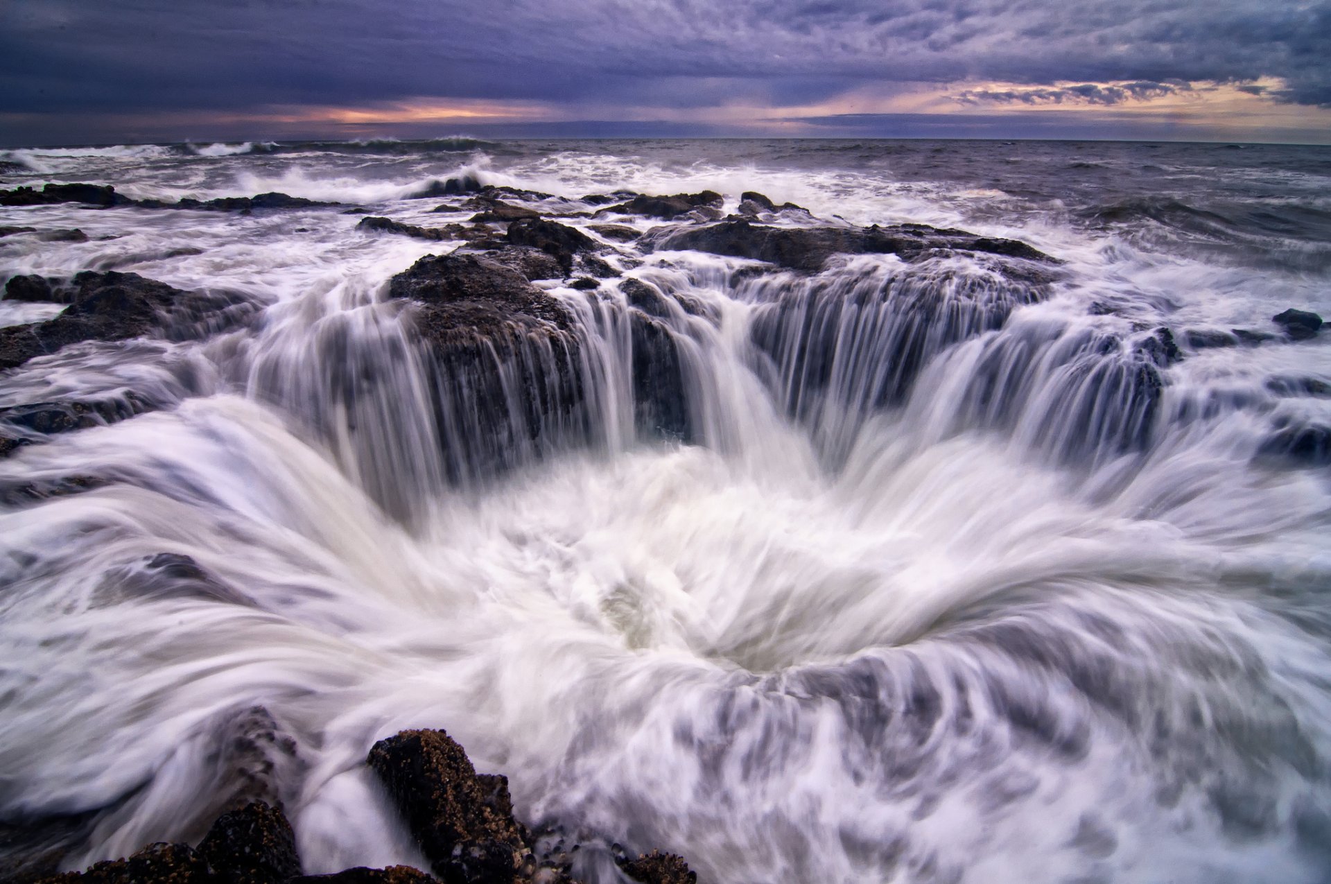 united states oregon pacific ocean beach coast stones water waves flows foam night blue sky cloud