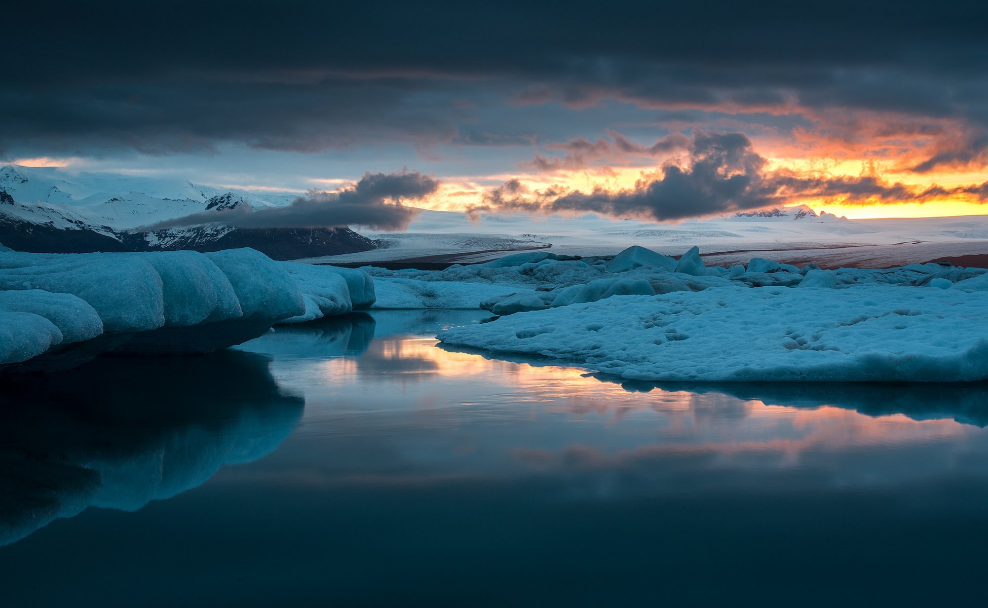 iceland lake lagoon next glaciers snow night sunset sky clouds reflection